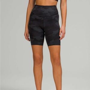 Lululemon Base Pace High-Rise Short 6 in
Heritage 365 Camo Deep Coal Multi sz 10